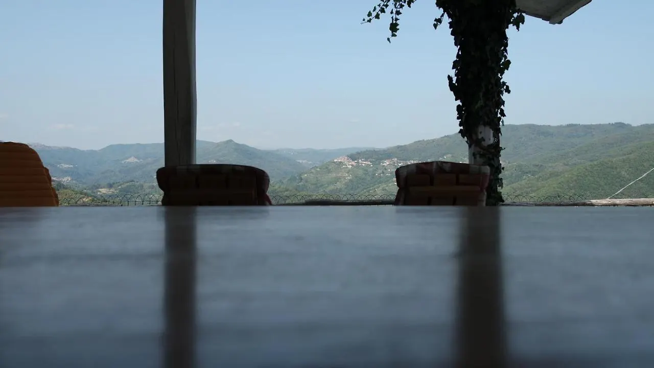 La Terrazza Sulle 9 Castella 0*, Pescia